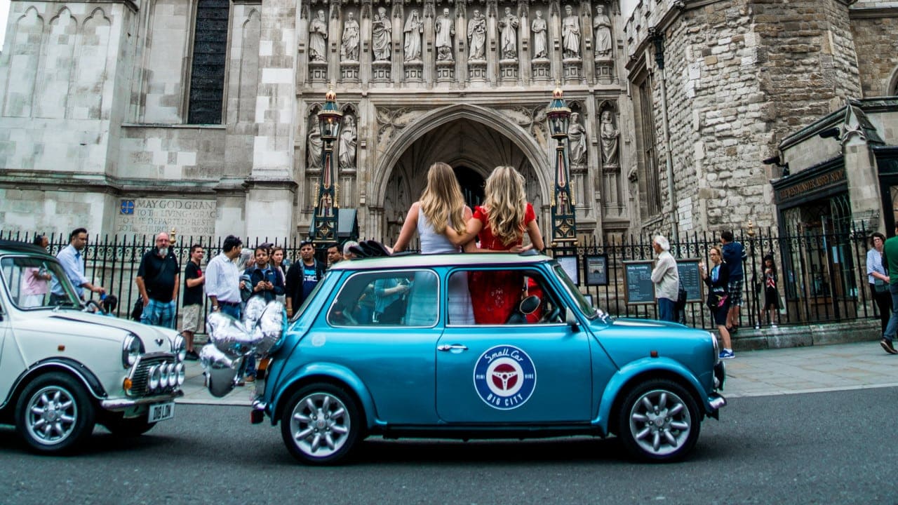 Aan boord Oriëntatiepunt De schuld geven Harry Potter Tour of London in a Classic Mini Cooper - London, England