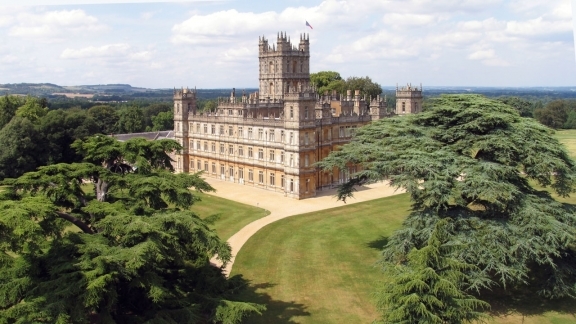 Downton Abbey and Village Tour by Coach