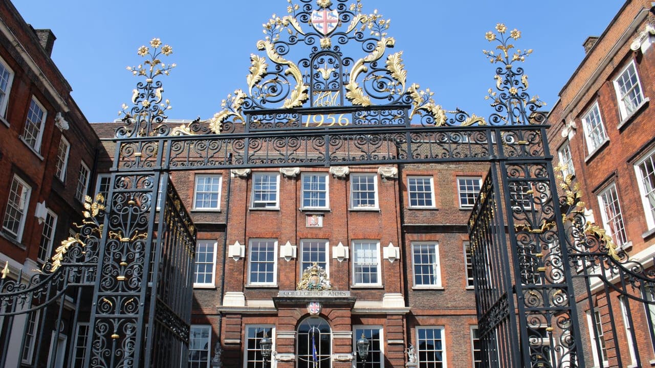 Bus Tour to James Bond London Locations (unofficial) London, England