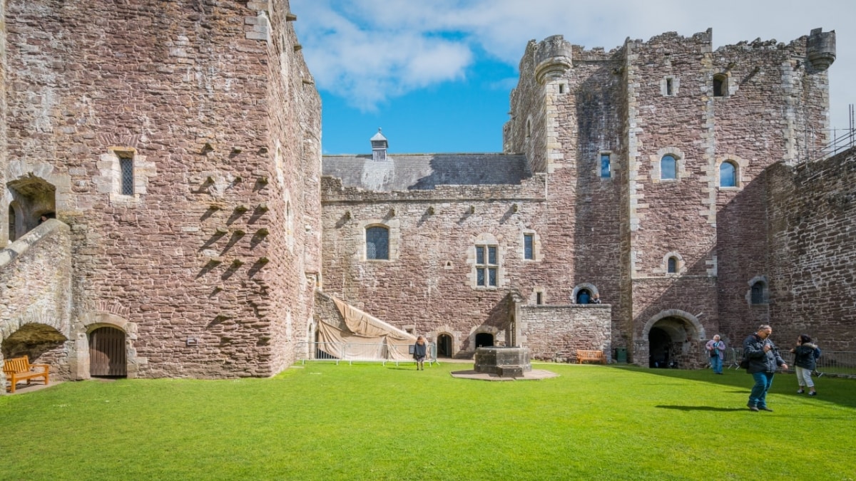 Outlander Locations 1-Day Tour from Edinburgh