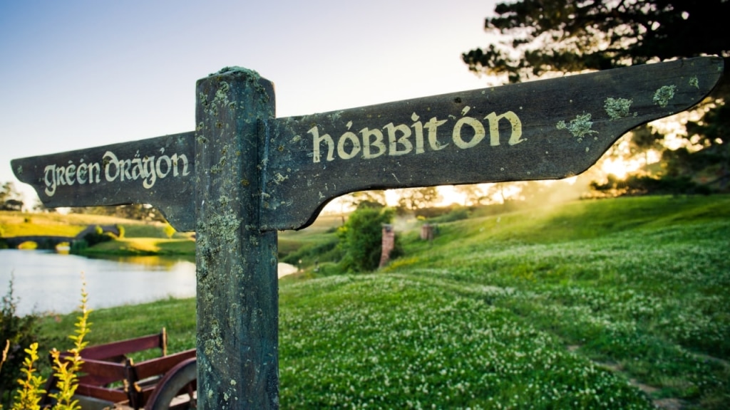Hobbiton Movie Set Tour: Sign Post