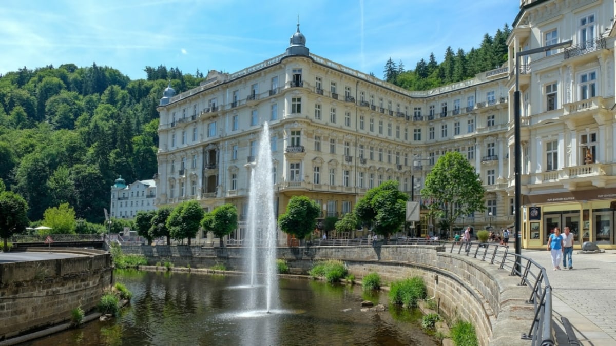 Private Tour to James Bond Filming Locations from Prague (unofficial)