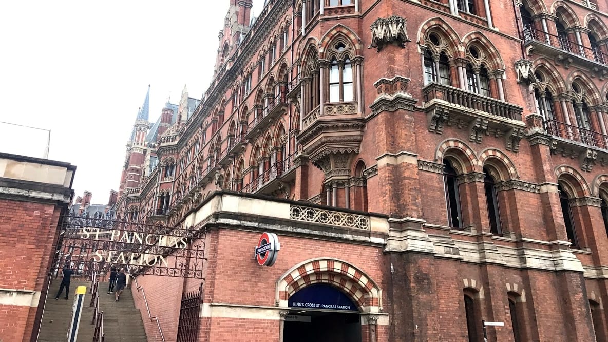 St. Pancras Hotel / Flying Ford Anglia | Tourope