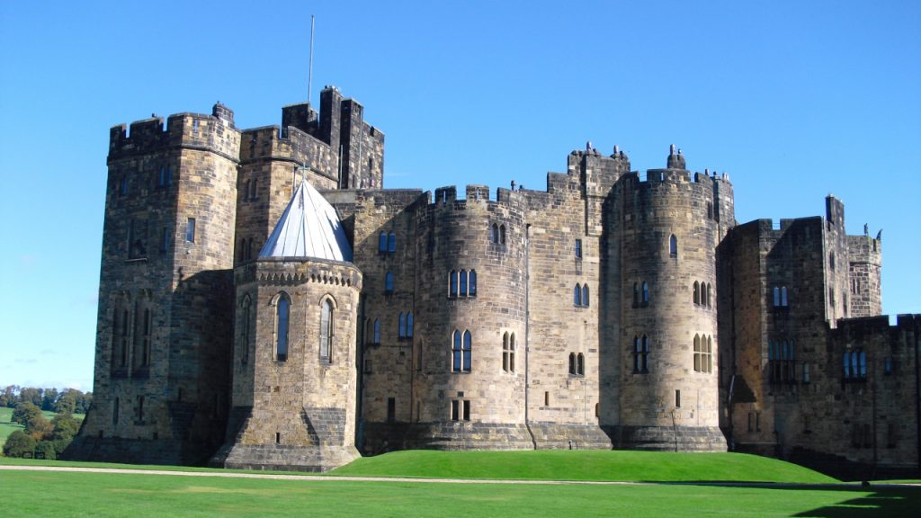 Alnwick Castle / Hogwarts Castle