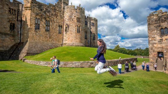 Alnwick Castle Tour incl. Admission – The Real Hogwarts from Harry Potter